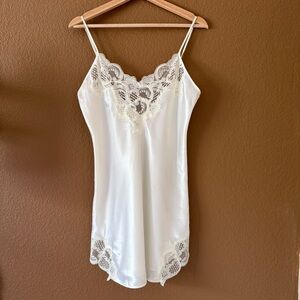 Victoria's Secret Vintage Y2K Ivory Satin Lace-Trim Slip Dress Nightgown Fairy S